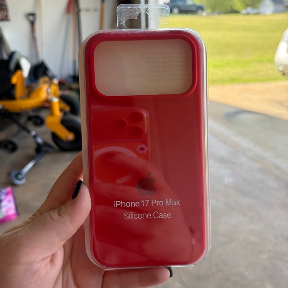 Apple iPhone 17 Pro Max Silicone Case - Bright Red